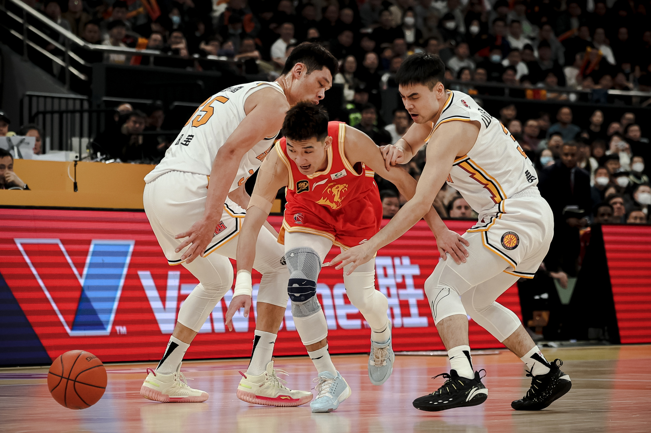 亚博体育官方网站-转折点！拜仁慕尼黑完成体检，CBA常规赛清晨攻防权衡，媒体盛赞，团队化学反应显著