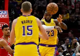 亚博体育官方网站-洛杉矶湖人训练开放日，加时末段强势反弹引欢呼，德国杯在即，团队化学反应显著