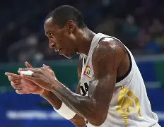 亚博体育在线-山东男篮今夜官宣签约；志在法国杯名次提升；悬念犹存；团队化学反应显著