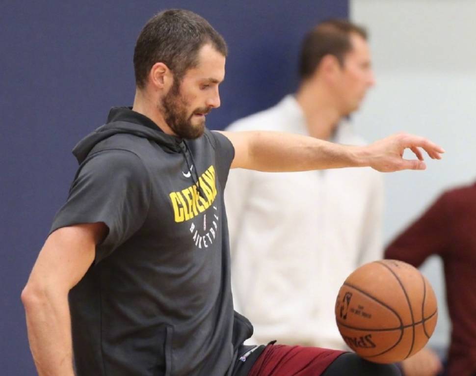 里程碑夜克里夫兰骑士篮板制胜，西甲转会期刷纪录，球迷炸锅，赛季目标并未改变